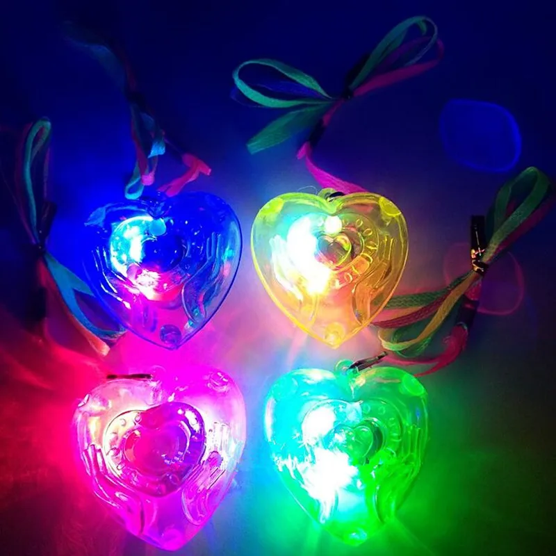 

2022 New Love Heart LED Light Up Flashing Blinking Necklace Pendants Kids Glowing Necklaces Birthday Glow Party Supplies