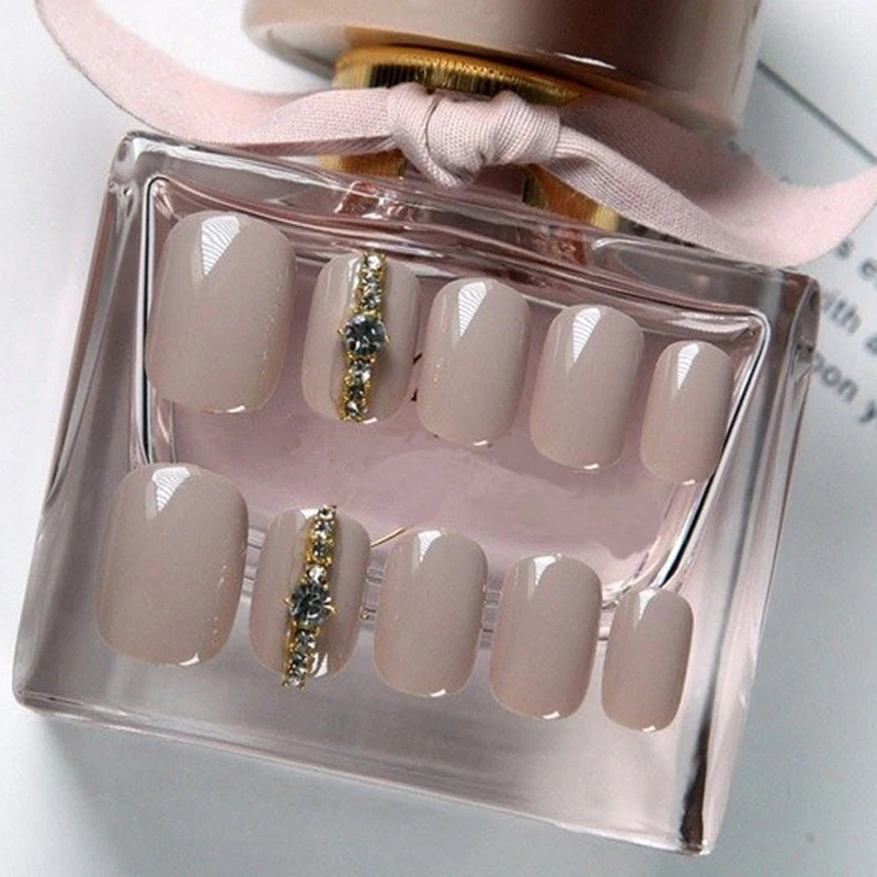 

24/36 pcs false nails are repeatable and wearable short round shape with diamond full coverage false nails and a glue nude nail