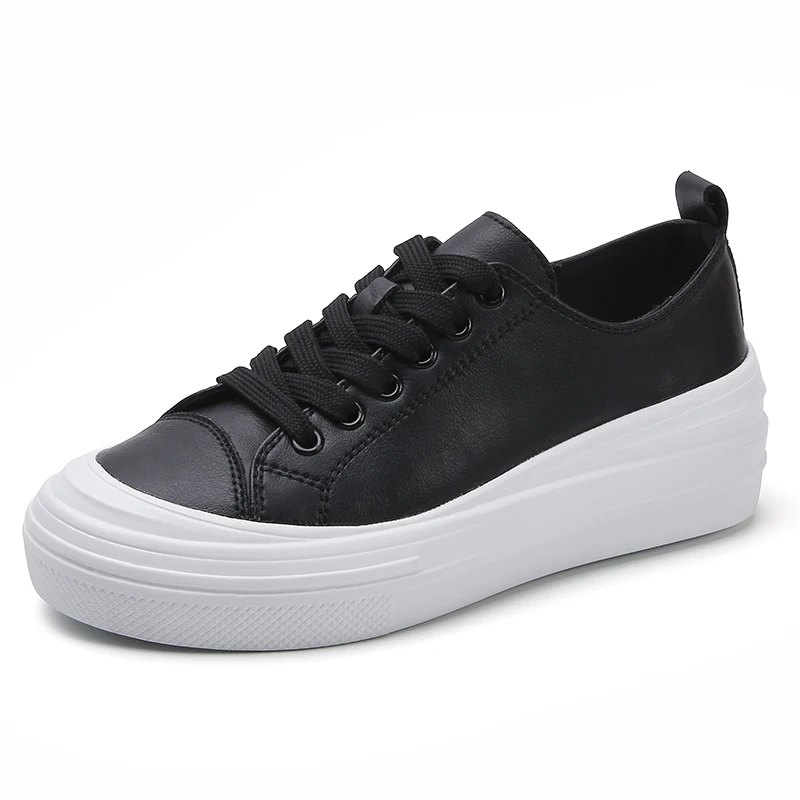 Женские теннисные туфли удобные дышащие черные или белые кроссовки на платформе