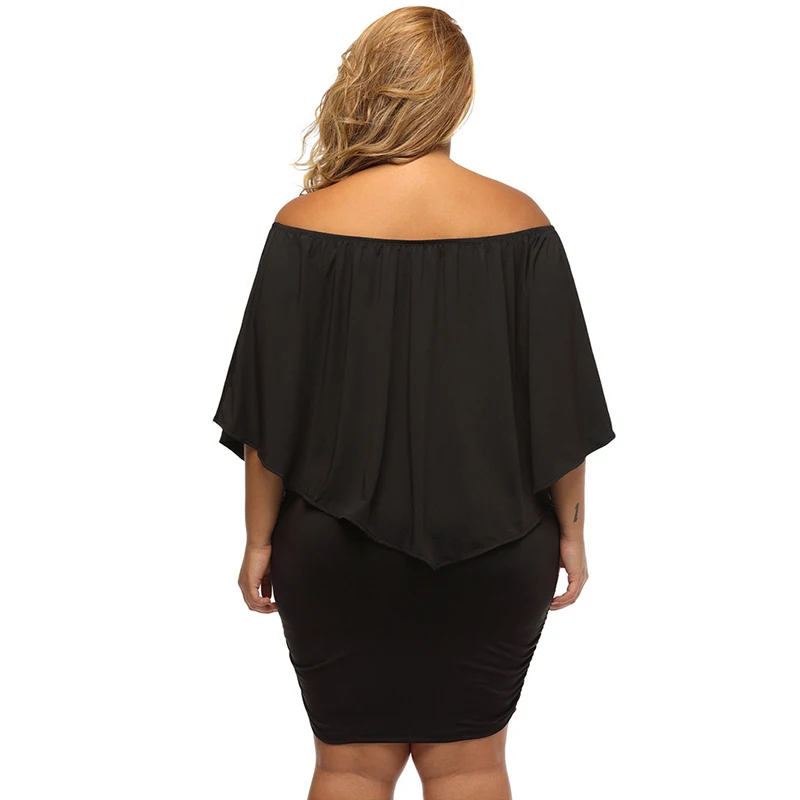 Женское облегающее мини платье без бретелек с вырезом лодочкой и оборками