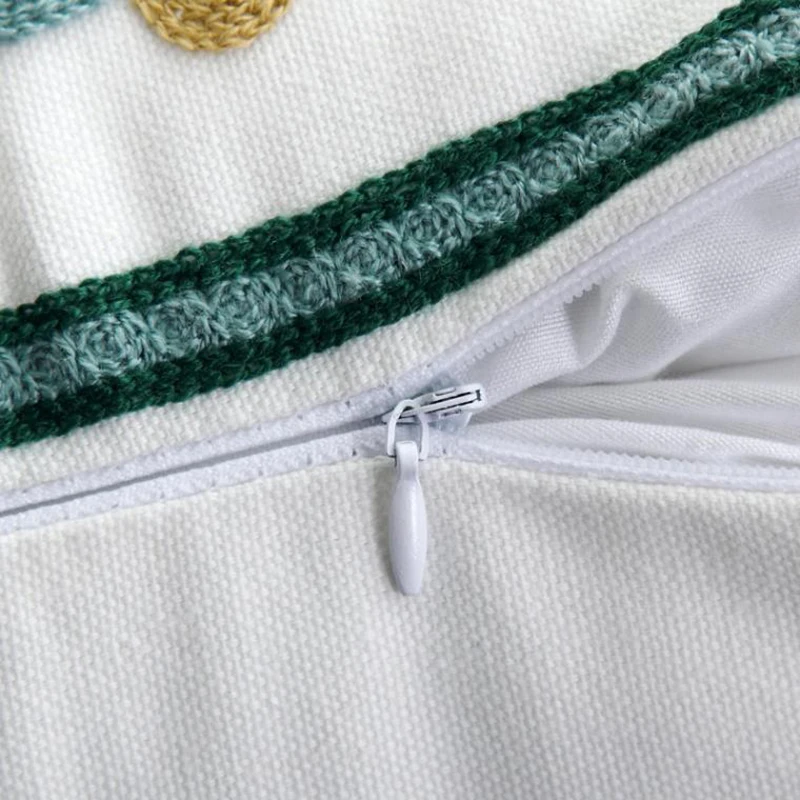 Наволочка для подушки в этническом стиле квадратная с вышивкой 45x45 см дивана