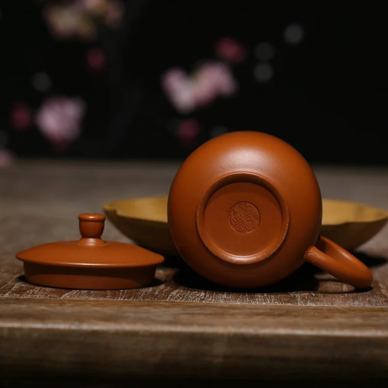 

authentic yixing purple sand cup pure manual undressed ore mud with cover zhu elegant purple sand cup are recommended