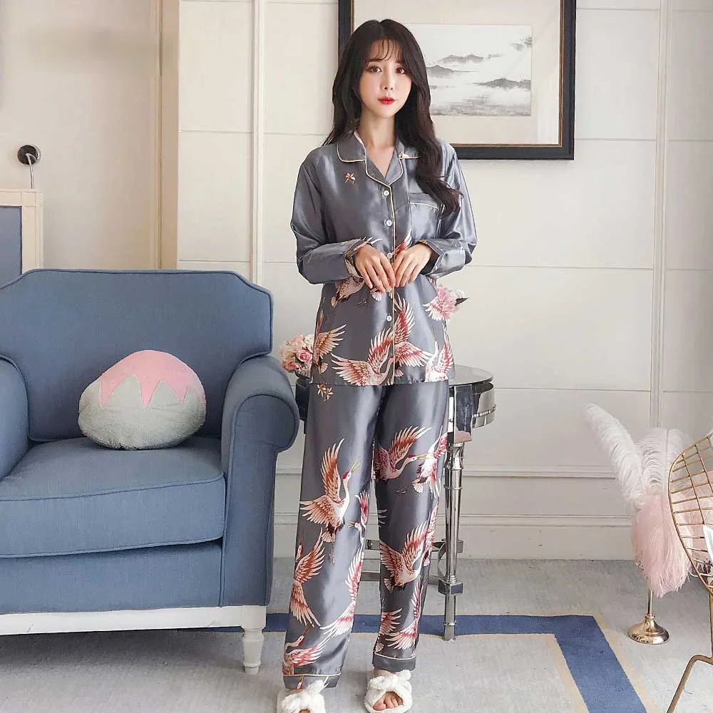 

Women's Long Sleeve Silk Pajamas Comfortable Animal Print Sleepwear Set