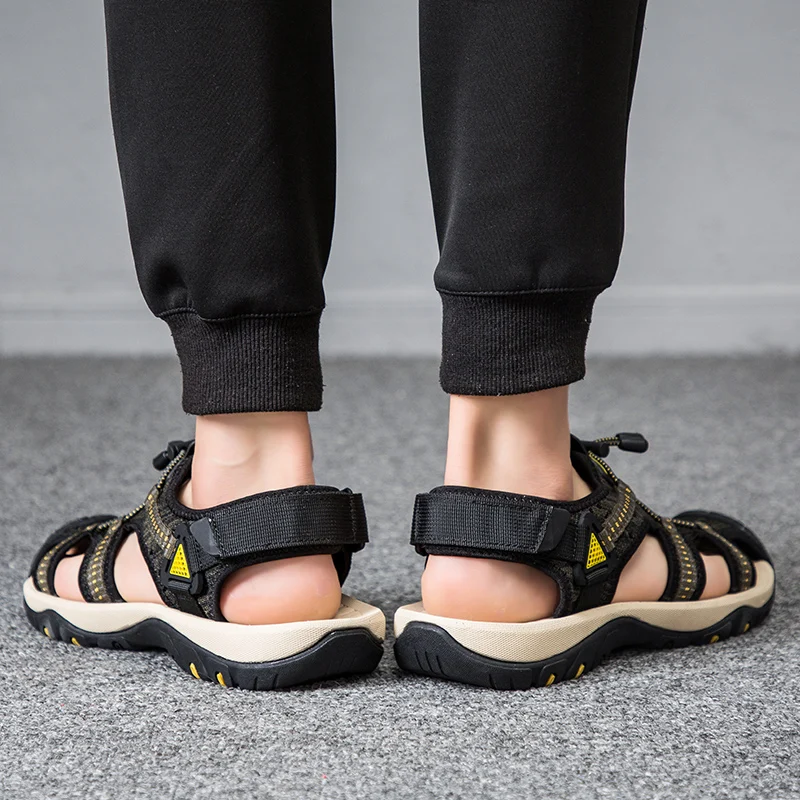 

CYYTL New Men Soft Sandals Retro Summer Shoes Roman Style Soft Leather Closed Toe Outdoor Walking Beach Hiking Fisherman Slides