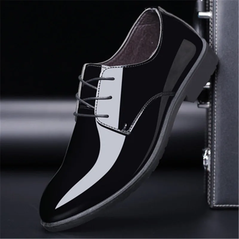 Новинка мужские туфли на плоской подошве качественные из лакированной кожи