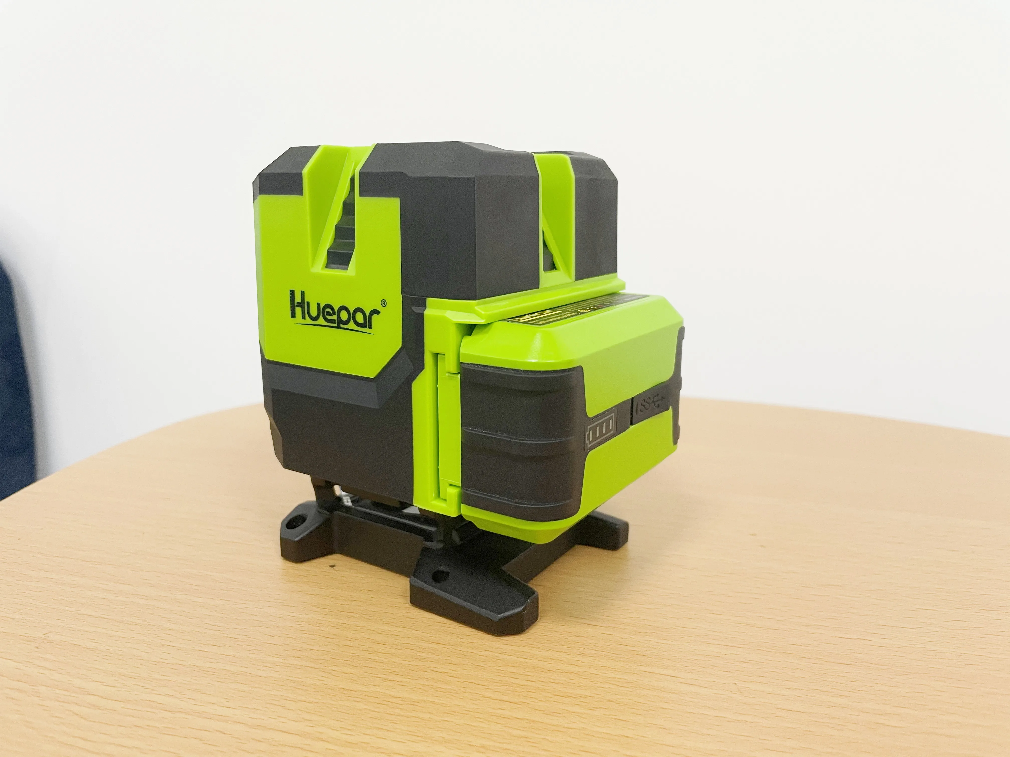 

Huepar Cross Line Laser Level Green 360 Horizontal & Two Vertical Lines Self-Leveling Li-ion Battery Type-C Charging Port & Har