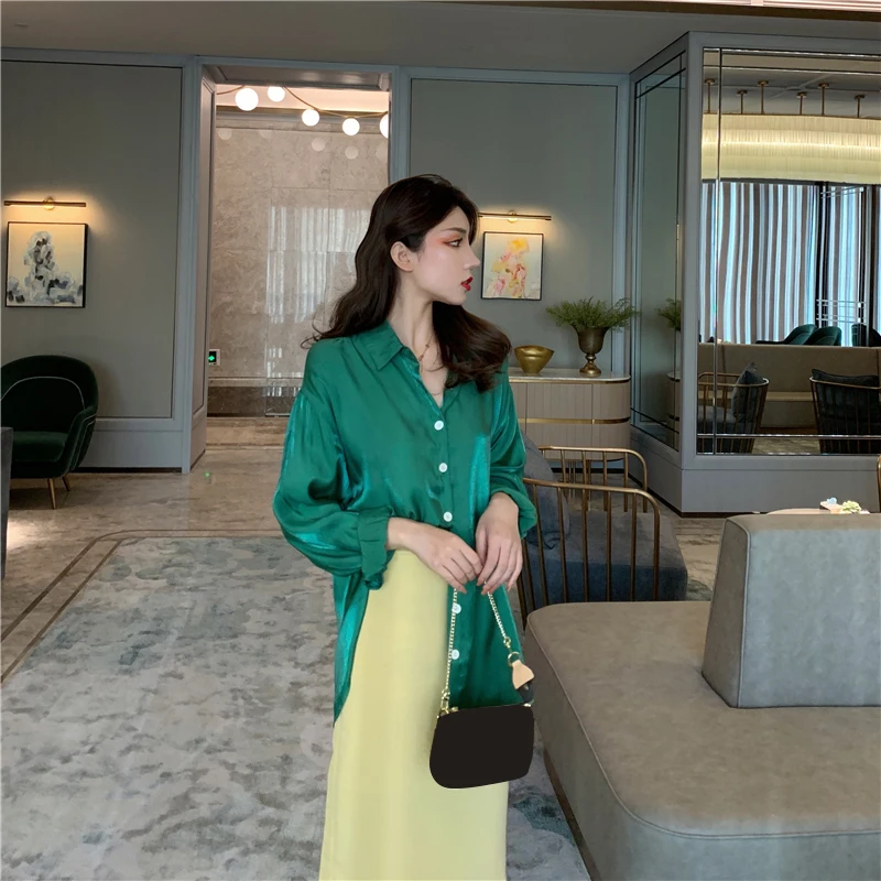 Женская Серебристая рубашка с коротким рукавом и отложным воротником