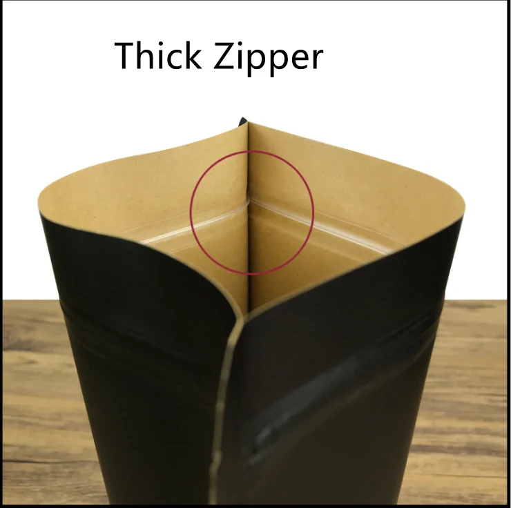 Матовый пакет с окошком из черной крафтовой бумаги на молнии замком пакеты для