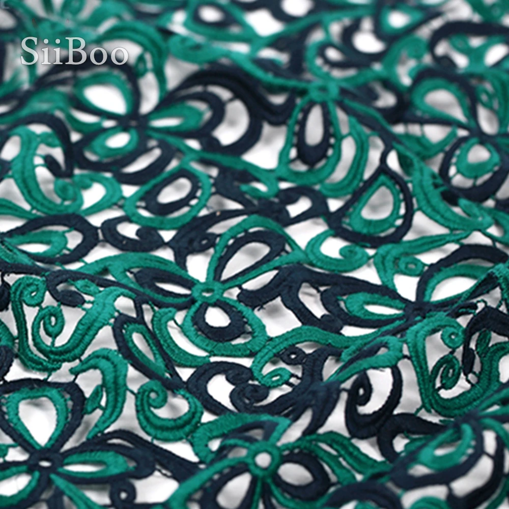 Дизайнерское темно зеленое объемное гипюровое кружевное платье с цветочной