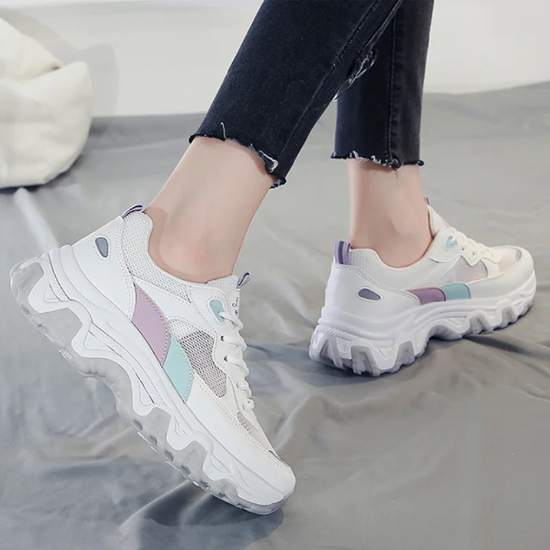 Женские кроссовки на шнуровке белые или розовые для бега спортивная обувь
