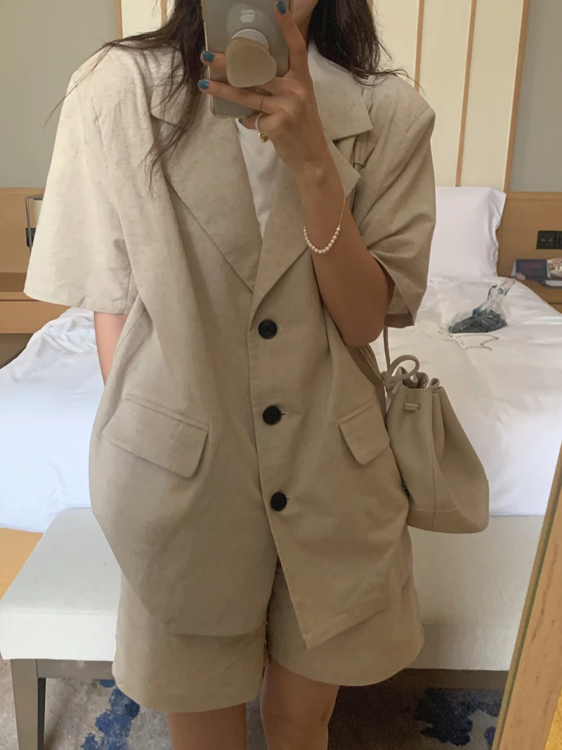 

Korean retro suit collar three-button cardigan jacket + high-waist wide-leg slacks shorts two-piece female