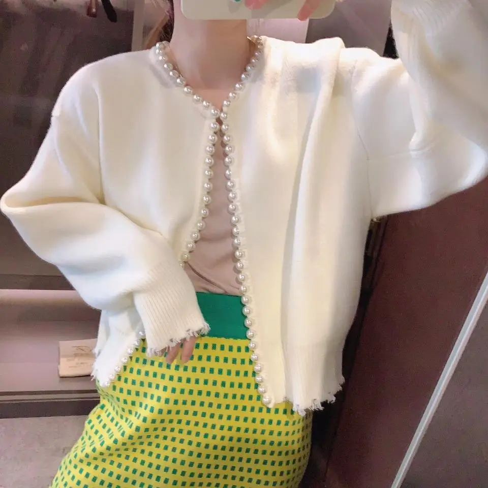 

Small Fragrance Bubble Sleeve Spring Pearl Short Temperament Knitted Cardigan Women's Sweater