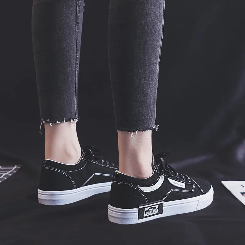 Лоферы на плоской подошве с круглым носком коллекция 2020 года сезон весна-осень