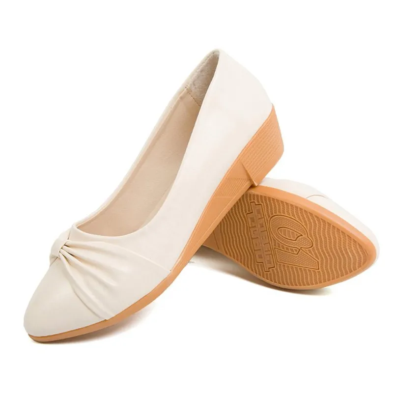 Белые женские туфли-лодочки из мягкой кожи 3 5 см Офисные на танкетке среднего