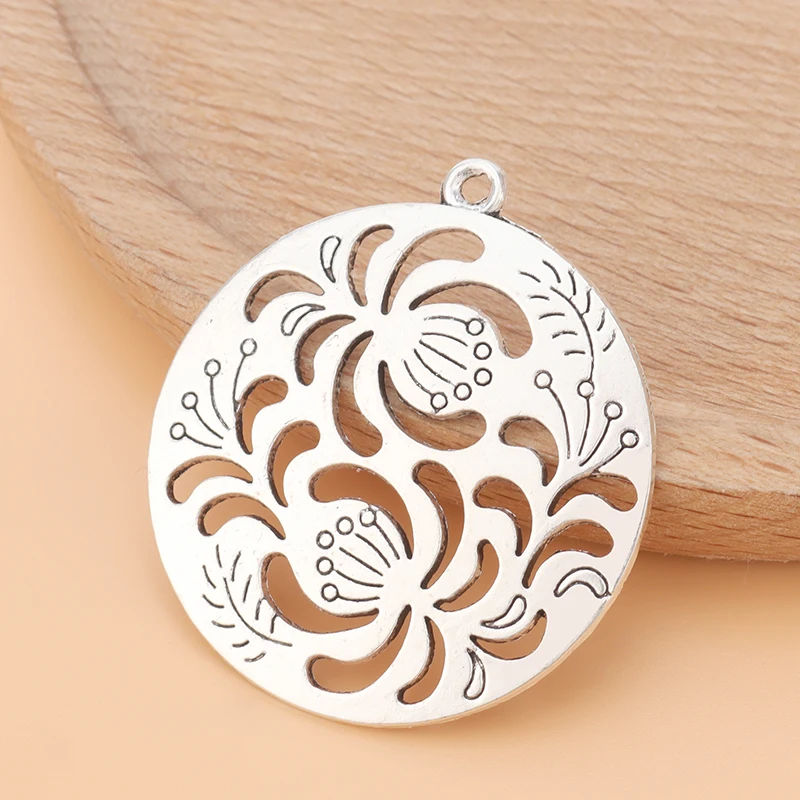 

10pcs/Lot Tibetan Silver Hollow Open Flower Round Charms Pendants for DIY Necklace Jewelry Making Findings Accessories