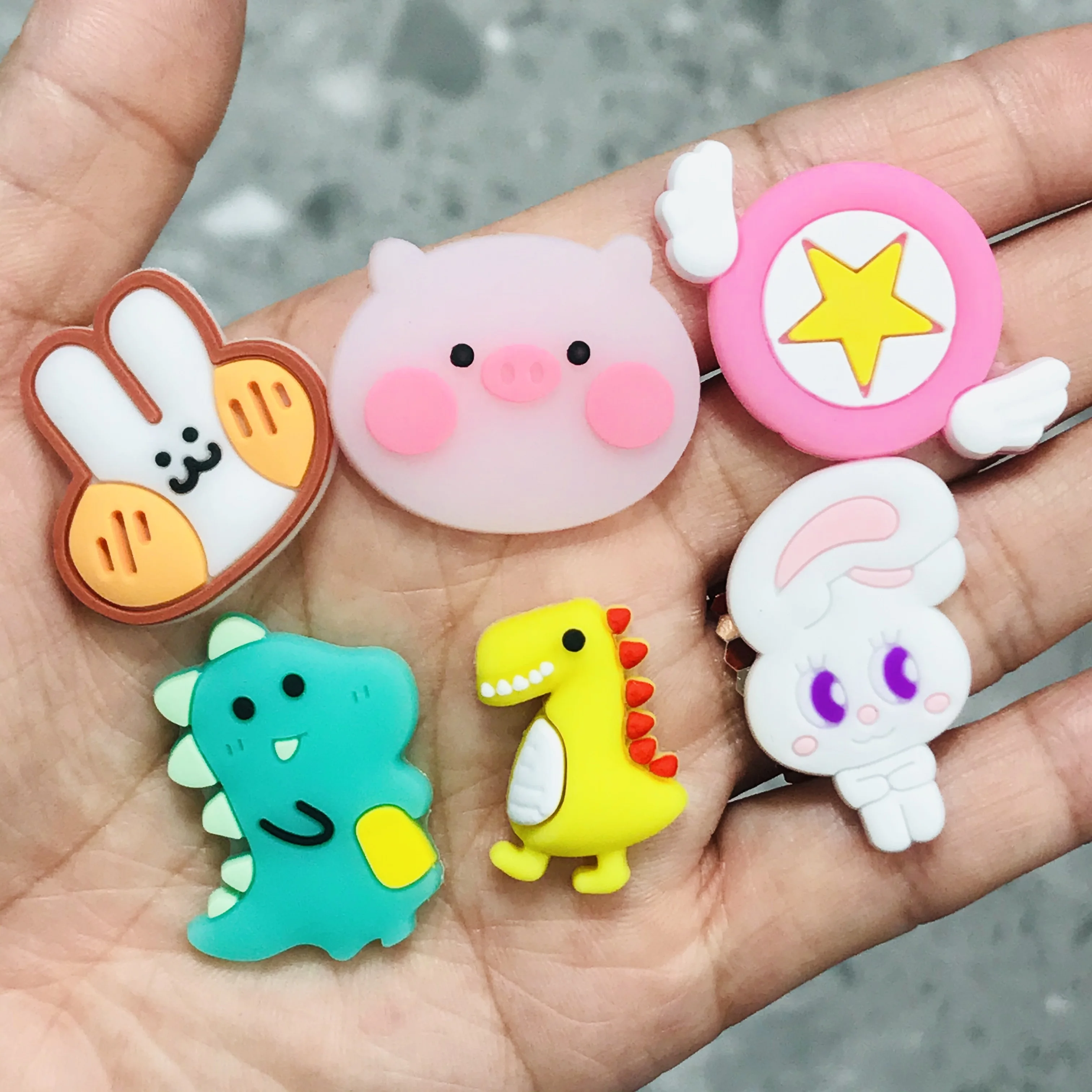 

Оптом 100 шт. смешанный динозавр кролик из ПВХ ремесло с плоским основанием подкольца чехол для телефона чармы Украшение скрапбукинг детские...