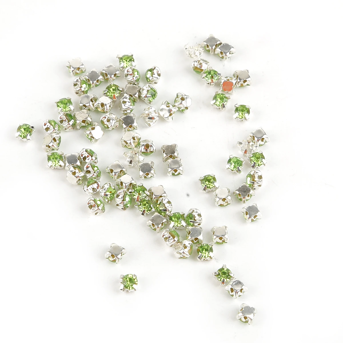 light green 240 шт 4 мм Стразы для шитья хрустального стекла с серебристыми когтями для украшения одежды - Цвет: light green