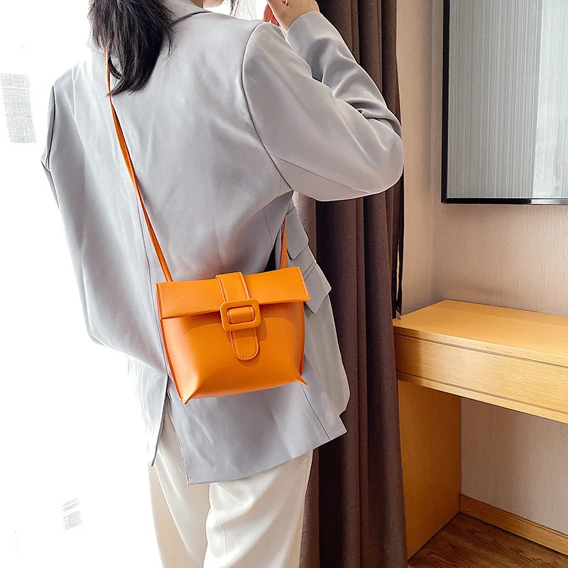 

New Arrival Fashion Women Stylish Bucket Bag Pure Color Buckle Shoulder Bag Lightweight Waterproof Handbag