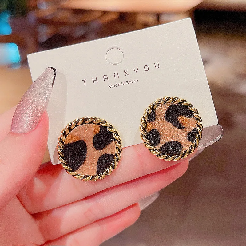 

S925 Silver Needle Autunmn/Winter Leopard Print Hairball Earrings Girl Fashion Temperament Geometric Earrings Mesh Red Earrings