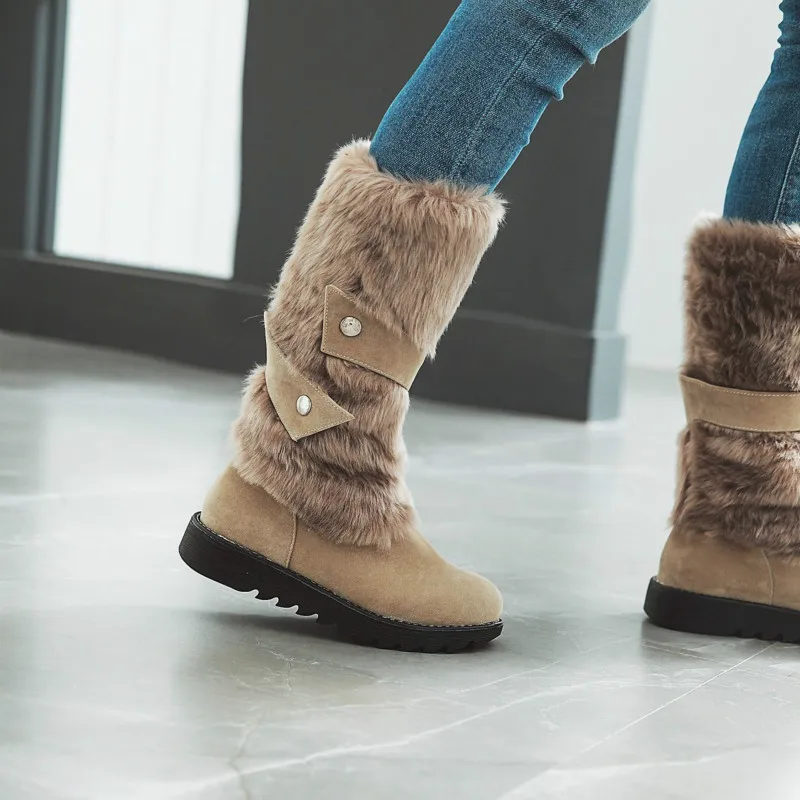 Женские сапоги до колена зимние теплые на танкетке с кисточками высоком каблуке