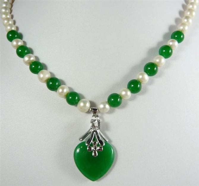 

Красивое 7-8 мм смешанный белый жемчуг и зеленый нефритовый бисер + зеленое сердце Нефритовое ожерелье с кулоном