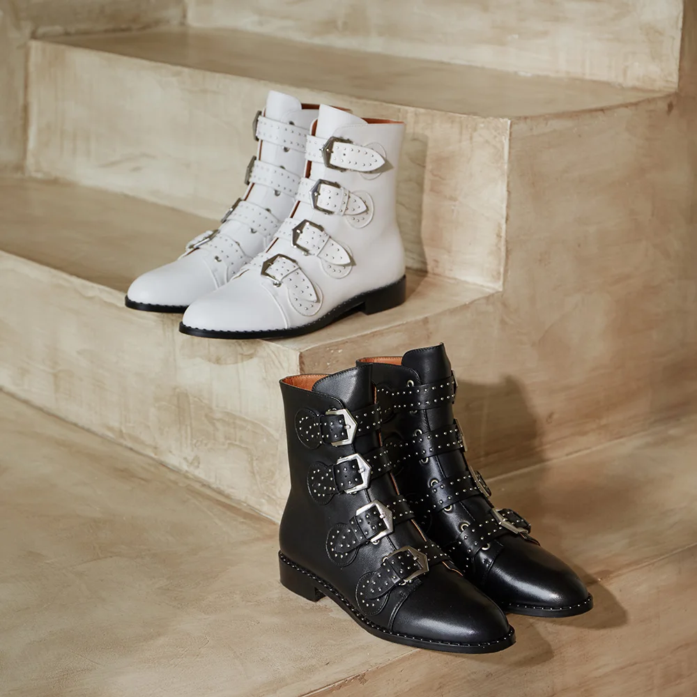 Женские ботильоны из натуральной кожи с заклепками и пряжкой | Обувь