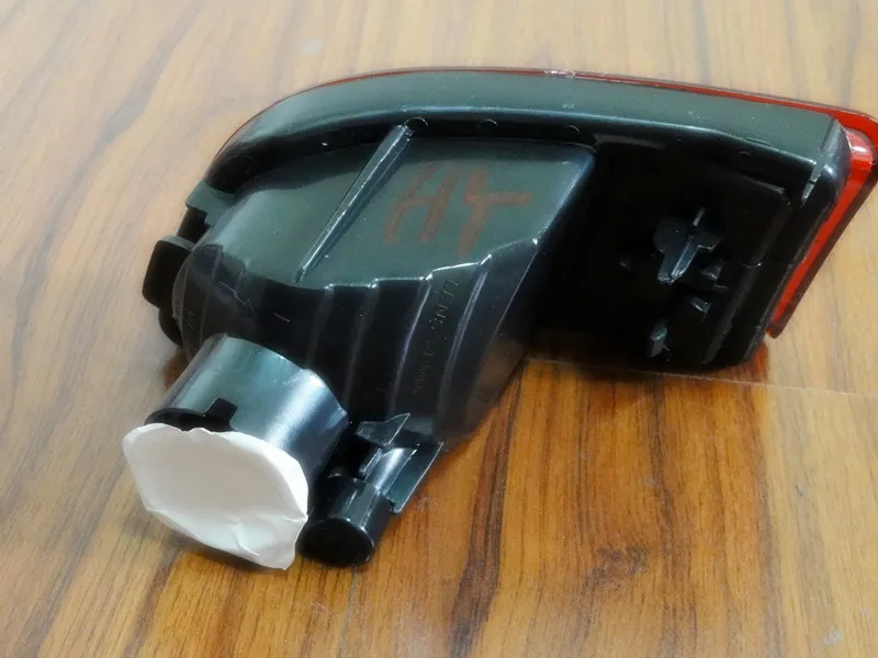 1 предмет с левой стороны заднего бампера отражатель туман светильник