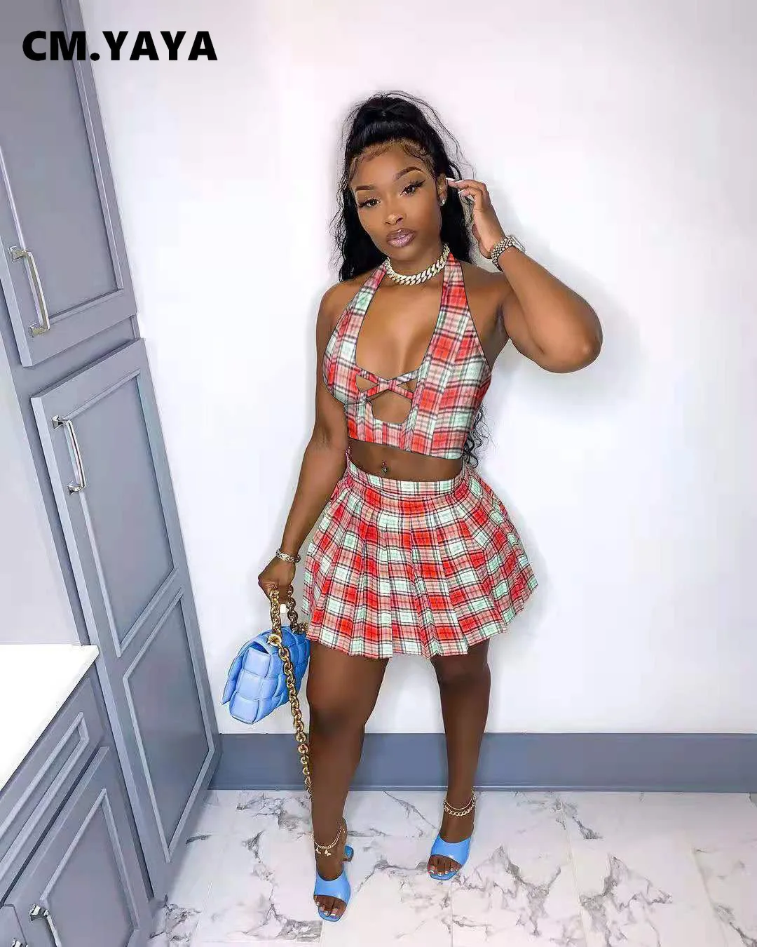 Женский комплект из двух предметов CM.YAYA топ с лямкой на шее и вырезами спортивный