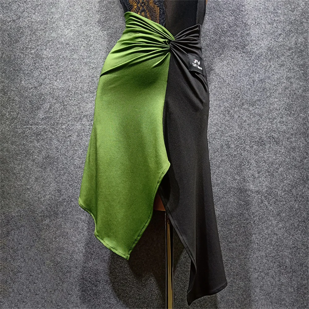 

Женский танцевальный костюм для латиноамериканских выступлений