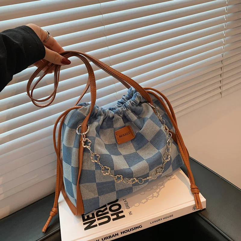 

Сумка-мешок в шахматную клетку с кулиской, модная новинка 2021, осенняя сумка-мессенджер на плечо, женская джинсовая сумка, простая и наоборот