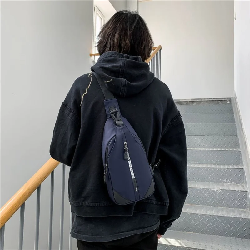 

2021 new men's chest bag messenger bag sports leisure fashion multi pocket bag