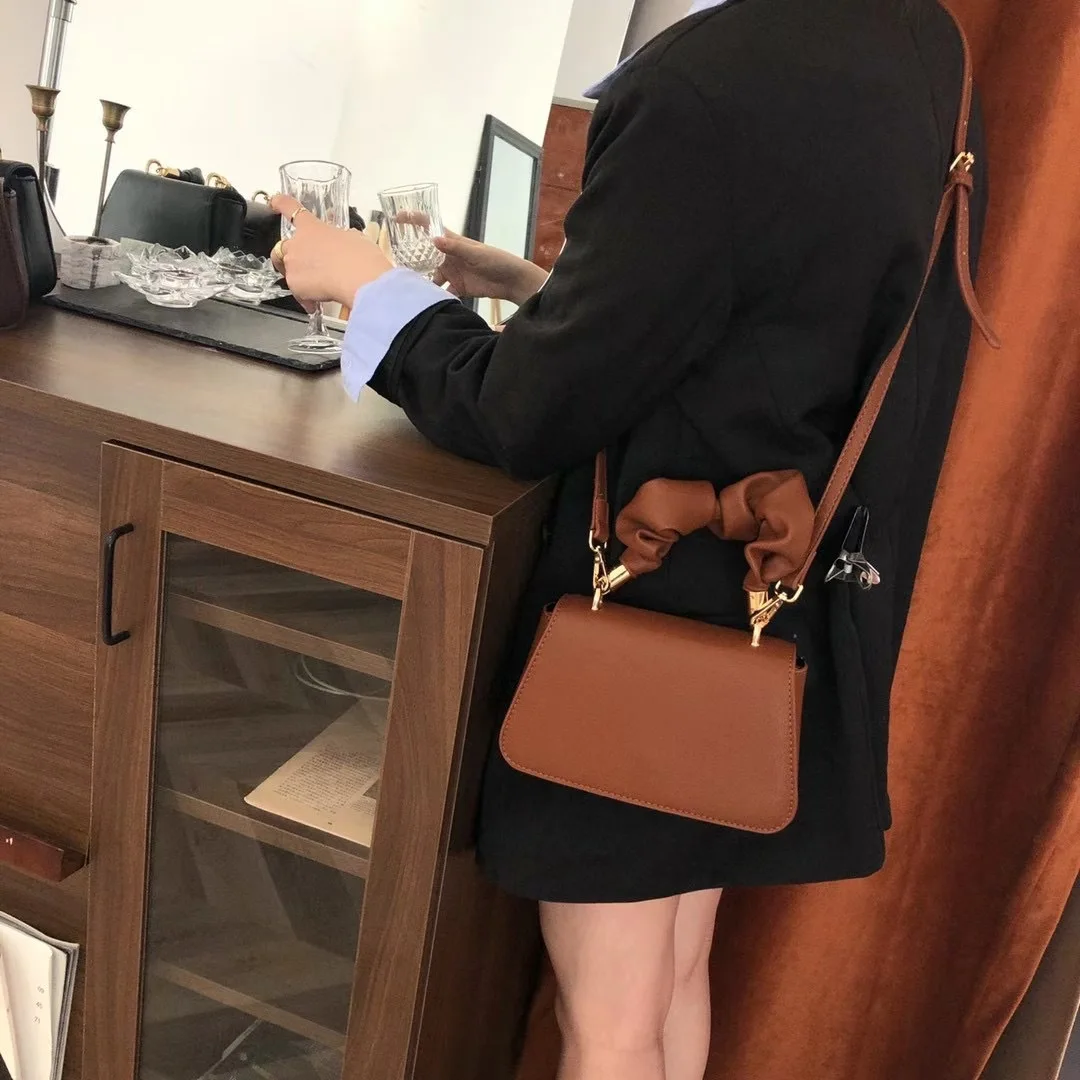 

Women's Handbag Fold Lift Design One Shoulder Stiletto Bag