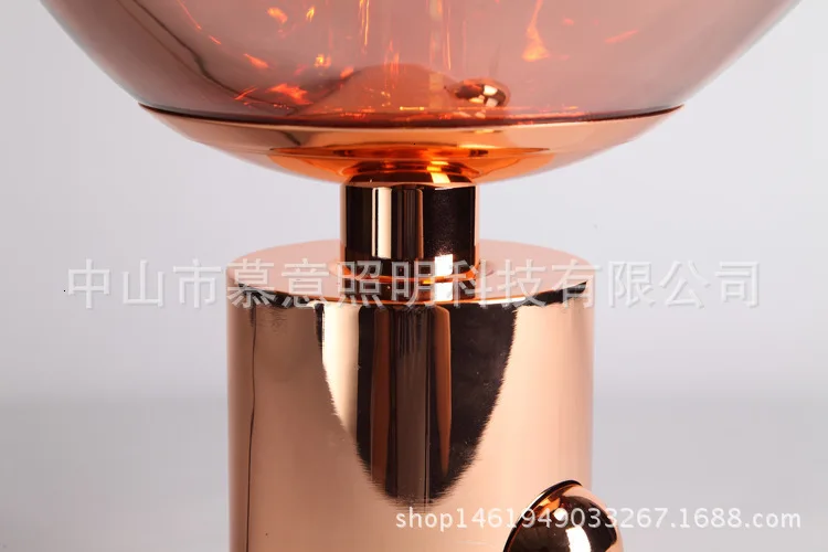 Скандинавские современные минималистичные настольные лампы для гостиной белый