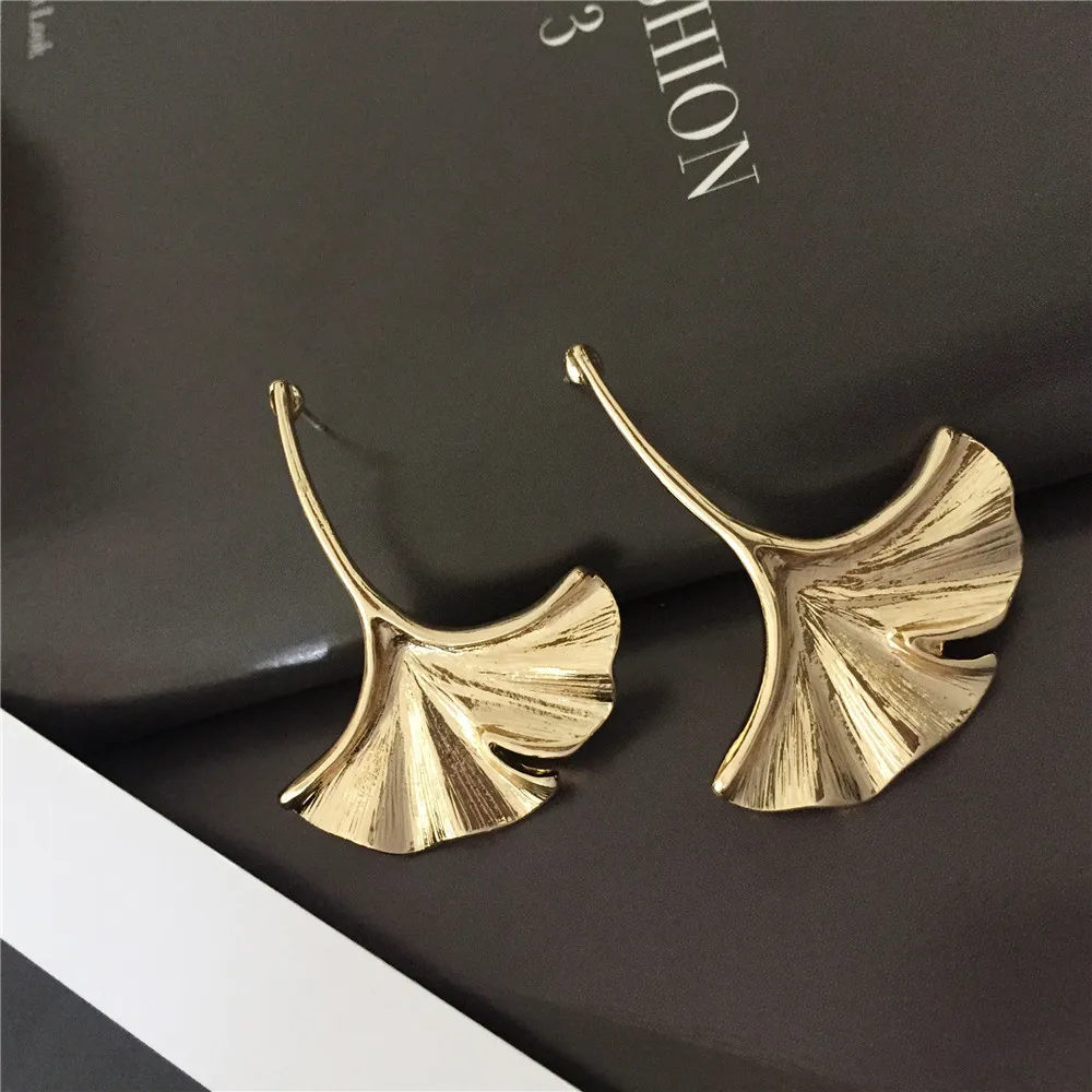 Женские серьги гвоздики Gingko повседневные золотистые в виде листьев подарок для