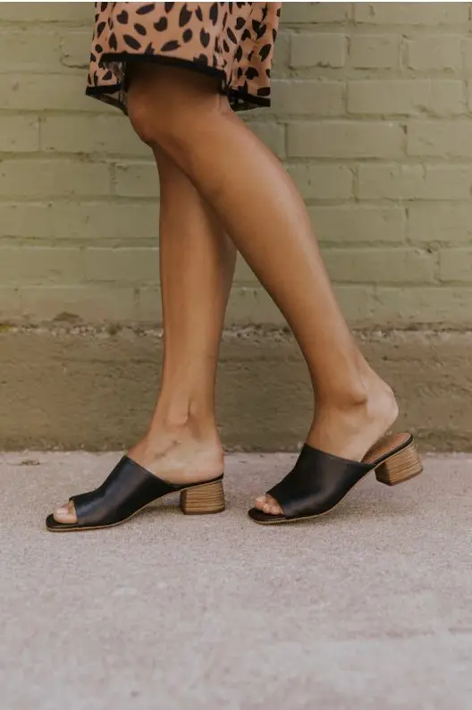 

2021 Tania Slides New Women's Shoes Solid Simple Low Heel Open-toeTrim Fashion Casual Sandals Summer Fashion Hot Sale Km004