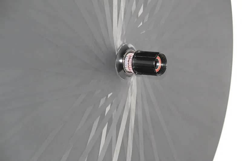 Ссветильник кое заднее колесо с клинчерным покрытием 1250 г 23 мм полностью