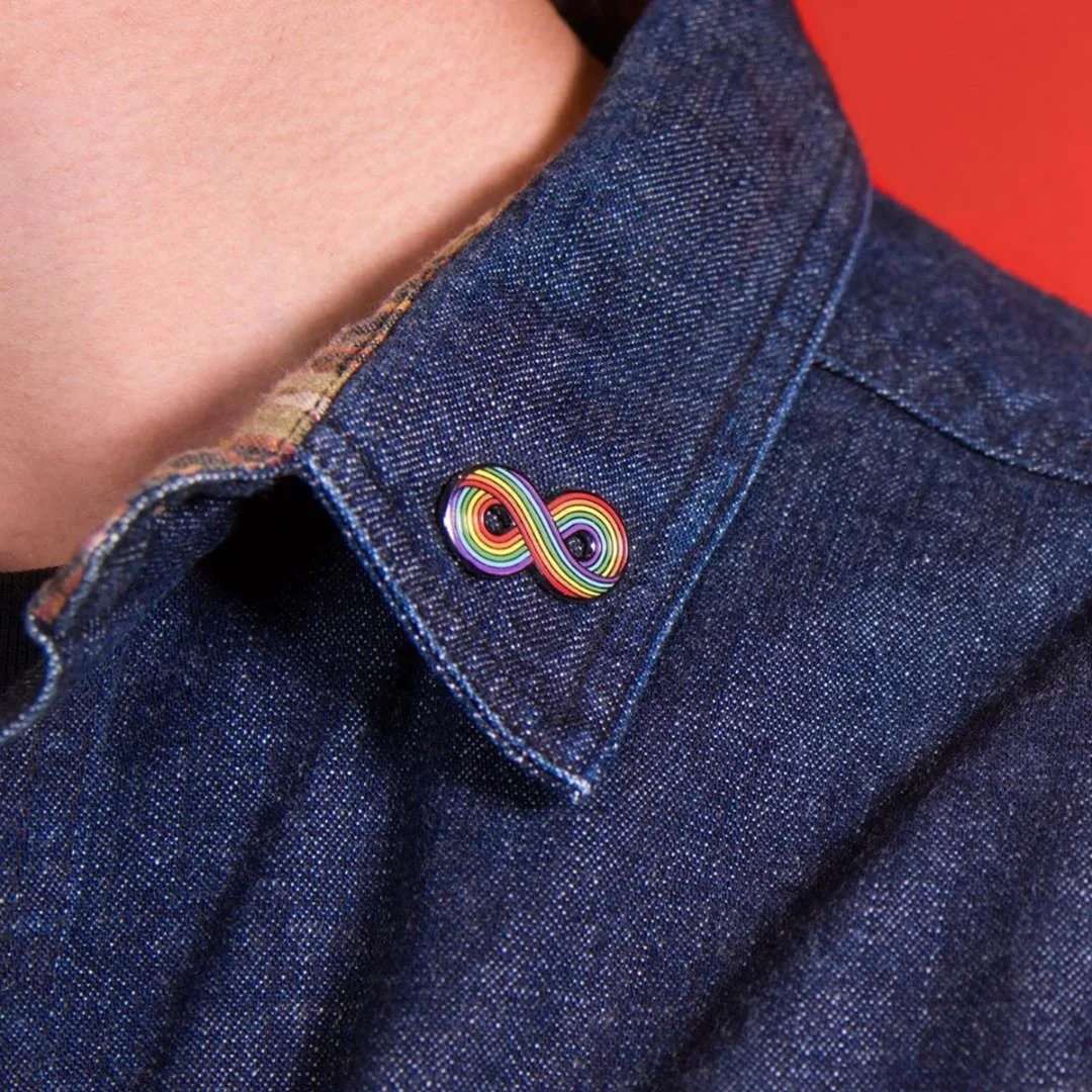 Модная металлическая брошь с радужным символом infinity в виде кленового листа