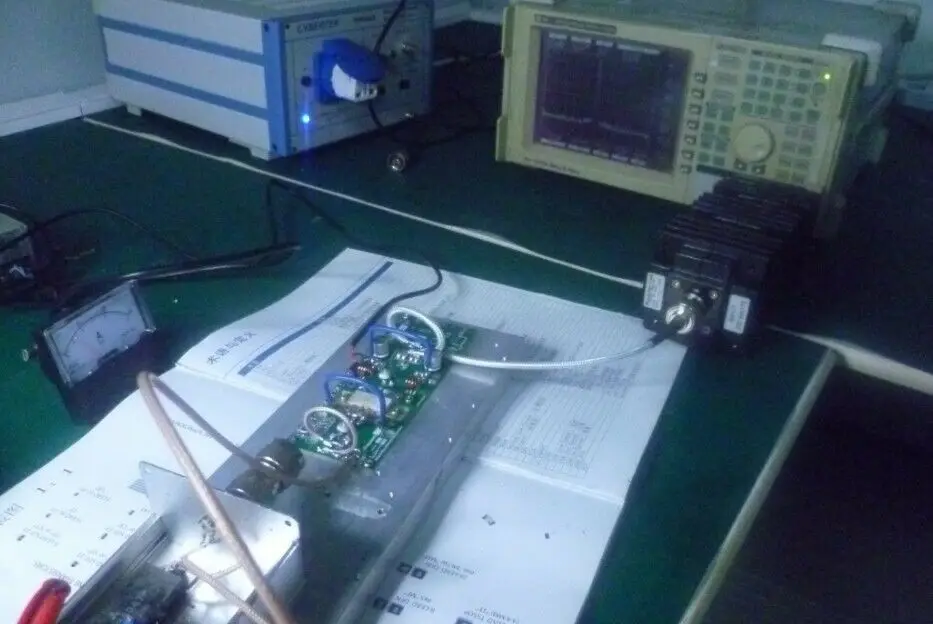 Собранный 100 Вт UHF 400-470 МГц MRF9180 100 Вт линейный усилитель мощности AMP+ радиатор