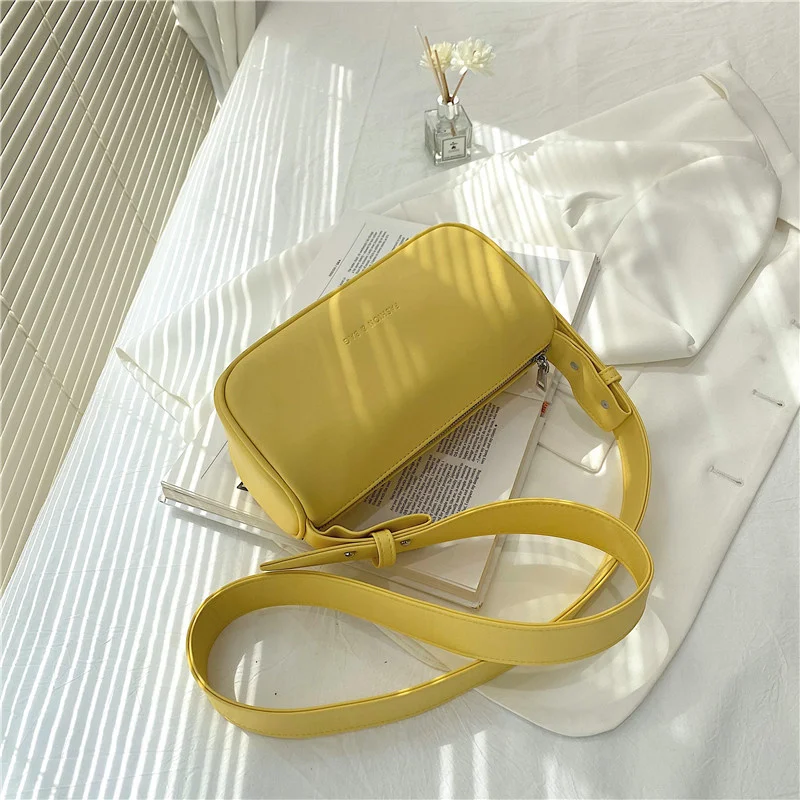 

Миниатюрная простая Маленькая женская сумка, новинка 2021, Модная Портативная маленькая квадратная сумка на широком ремешке, универсальная м...