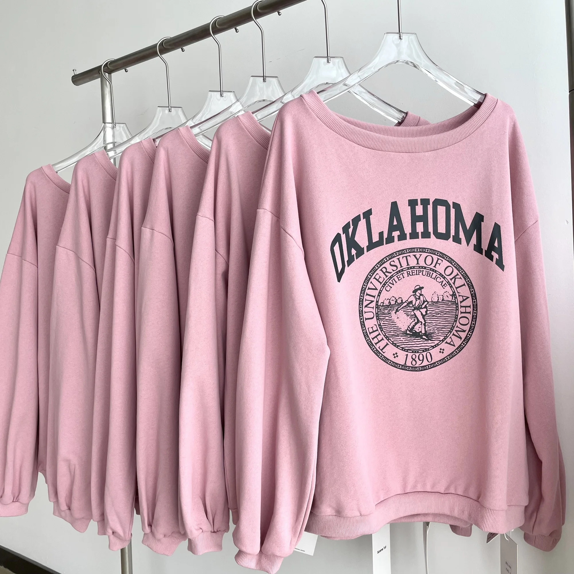 

Hoodies & Sweatshirts