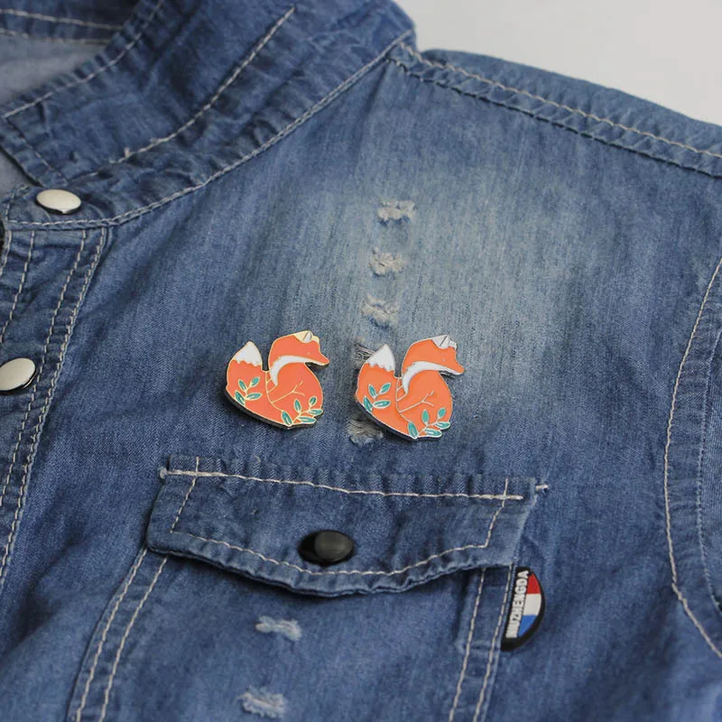 

Red Fox Enamel Pin Custom Brooches Denim Shirt Pin Buckle Badge Cartoon Animal Jewelry Gift for Kids Friends