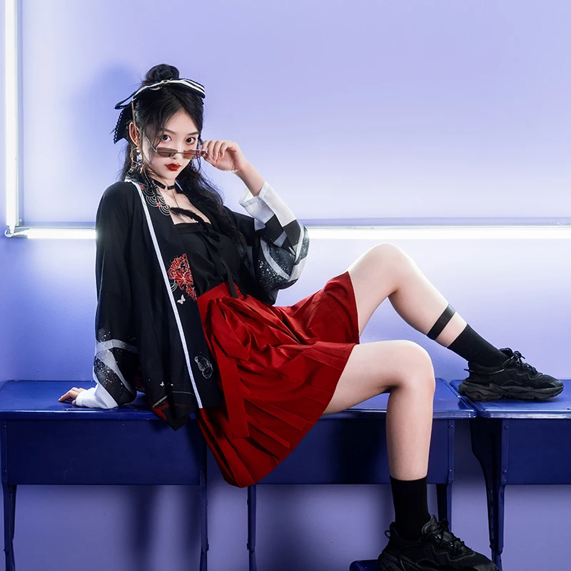 Короткая плиссированная короткая юбка династии песни с рукавами летательных