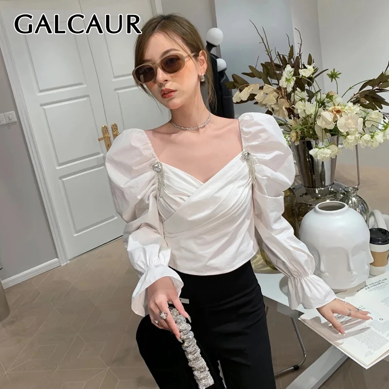 

Повседневная белая женская рубашка GALCAUR с V-образным вырезом и пышными рукавами, однотонные минималистичные облегающие блузки, женская модн...