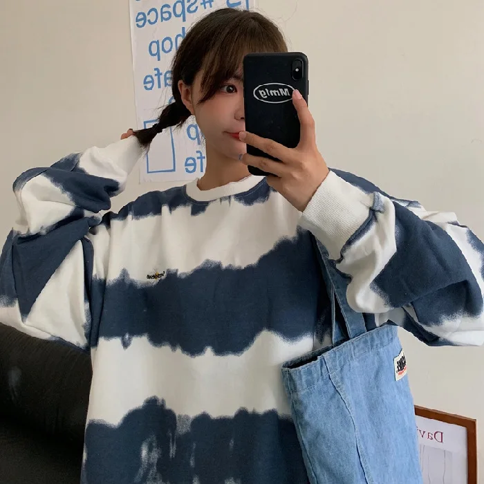 

Thin Long Sleeve Tie Dyed Loose Top Spring And Autumn 2021 New Embroidery Daisy Thin Fashion Sweater O Neck Women's Fashion