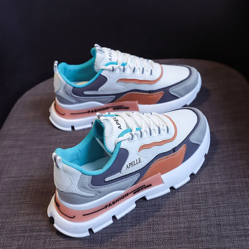 

Женские повседневные кожаные кроссовки, толстая подошва, теннисные туфли на танкетке, белые, в стиле Харадзюку, для влюбленных, Walking899