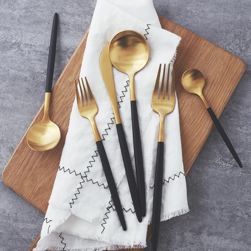 Столовый набор столовых приборов в европейском стиле западной