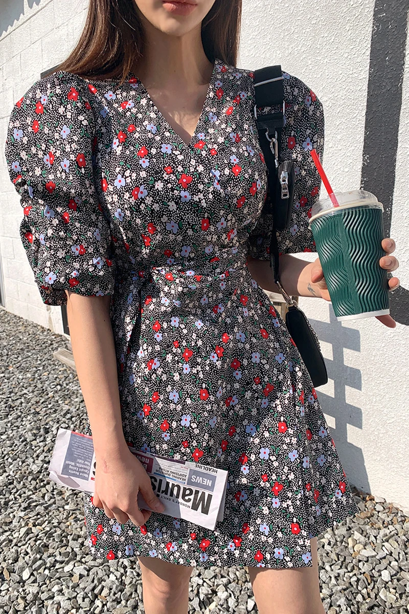 

LANMREM Floral Dresses Famale Korean Style 2021 New Summer Short Sleeve V-neck High Waist Bubble Sleeve Dress YJ545