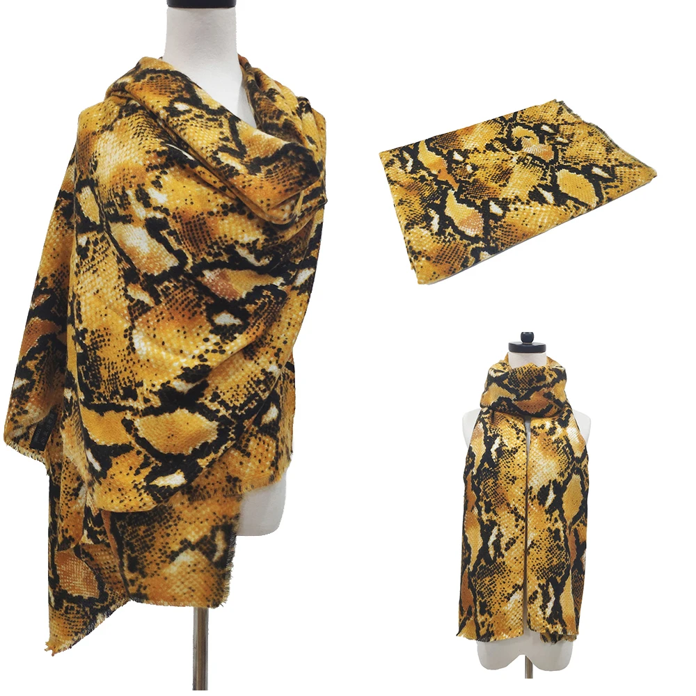 Осенне зимний шарф с леопардовым принтом женский длинный из искусственного