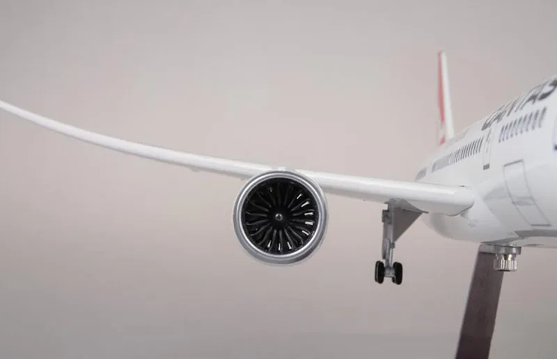 1/130 масштаб 47 см самолет Boeing B787 Dreamliner самолет QANTAS авиалиний модель самолета W свет и колеса литой под давлением пластиковый самолет