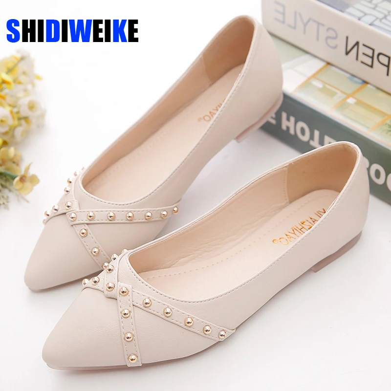 

Woman Flats Shoes Rivet Spring Summer New Female Metal Pointed Toe Casaul Shoes Comfortable Flats Loafers Shoes AD220